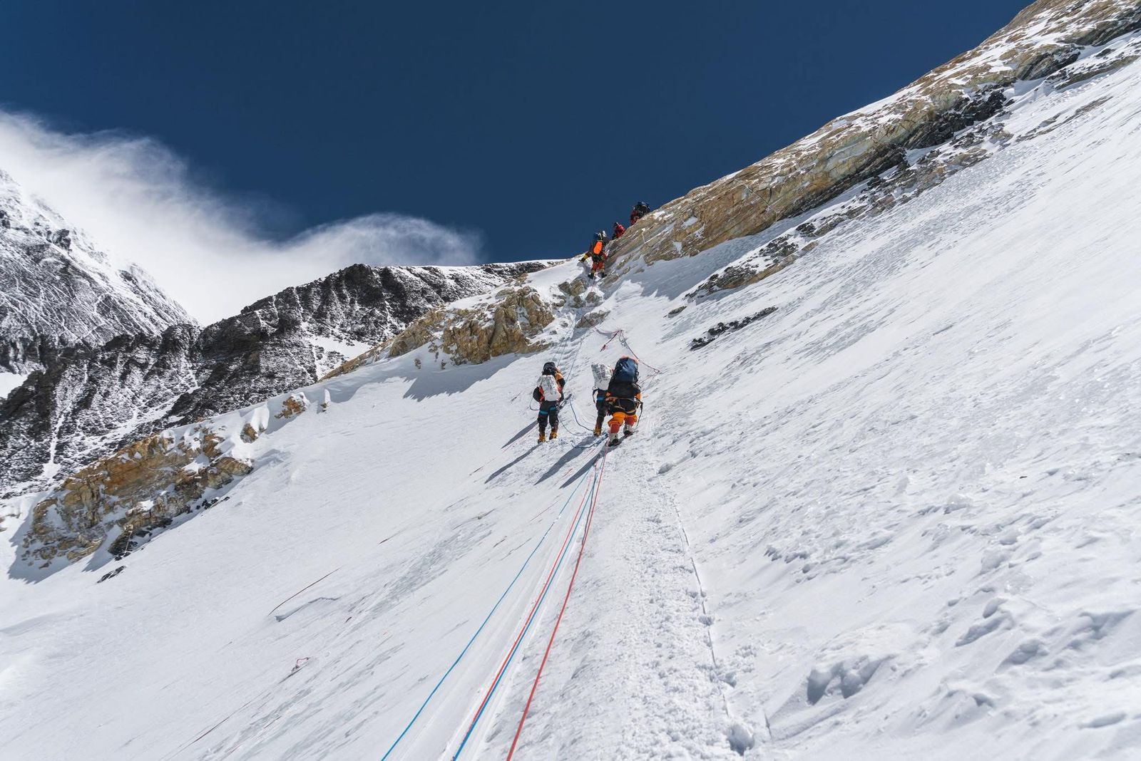 Fixing team heads towards Balcony on Mt Everest, expecting first summit on May 13